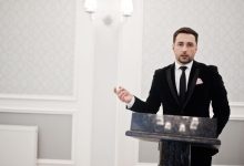 mastering-the-art-of-confident-public-speaking