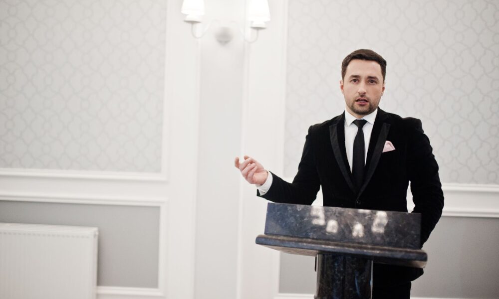 mastering-the-art-of-confident-public-speaking